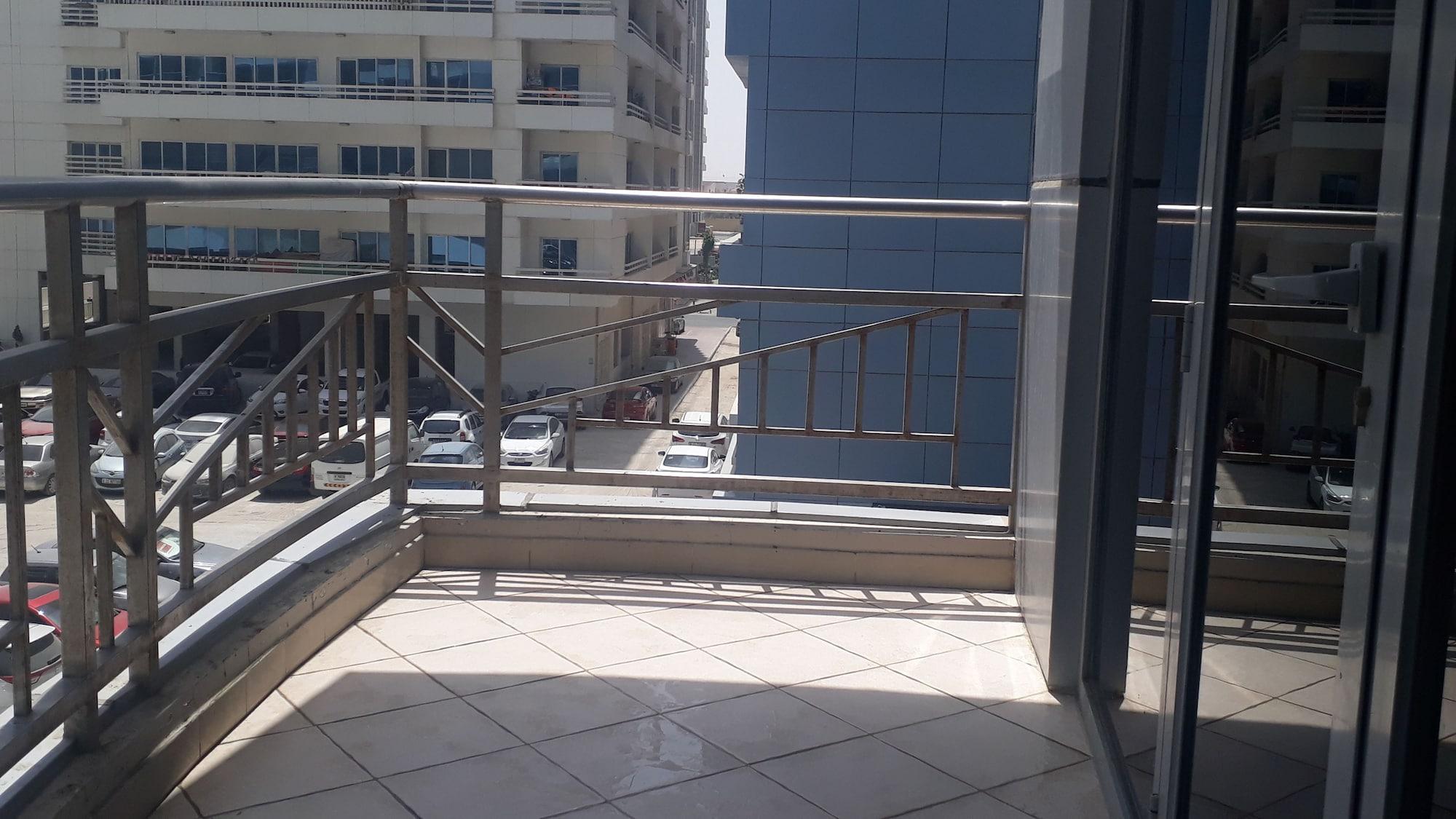 Al Waleed Palace Hotel Apartment Al Barsha Dubai Dış mekan fotoğraf