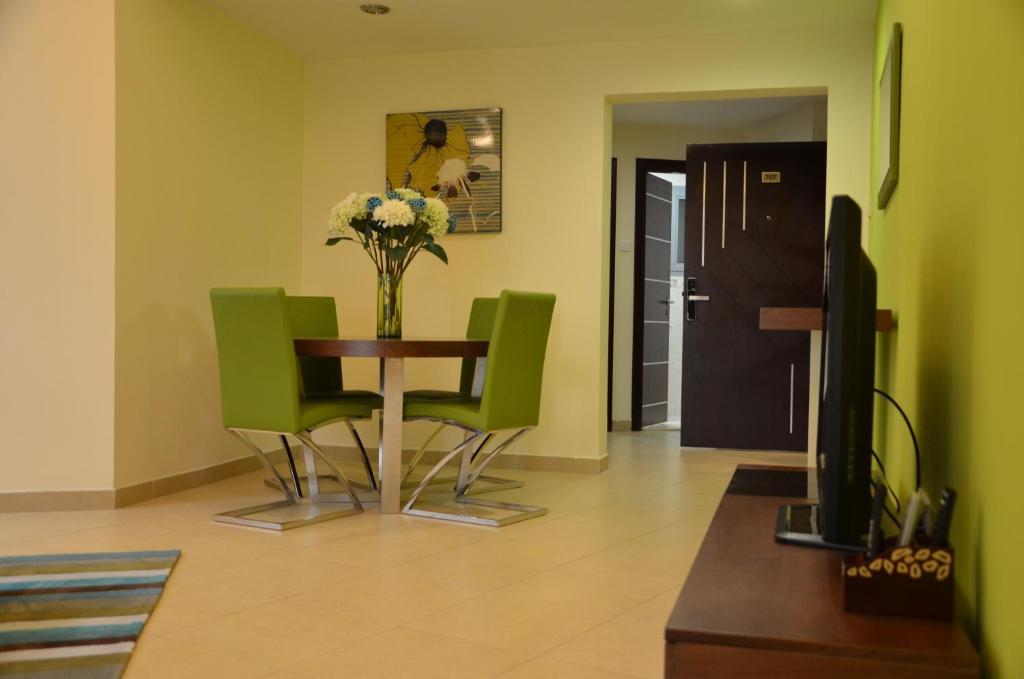 Al Waleed Palace Hotel Apartment Al Barsha Dubai Dış mekan fotoğraf